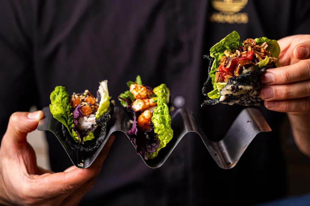 Sakados sushi taco fusion saumon crevette tataki de boeuf